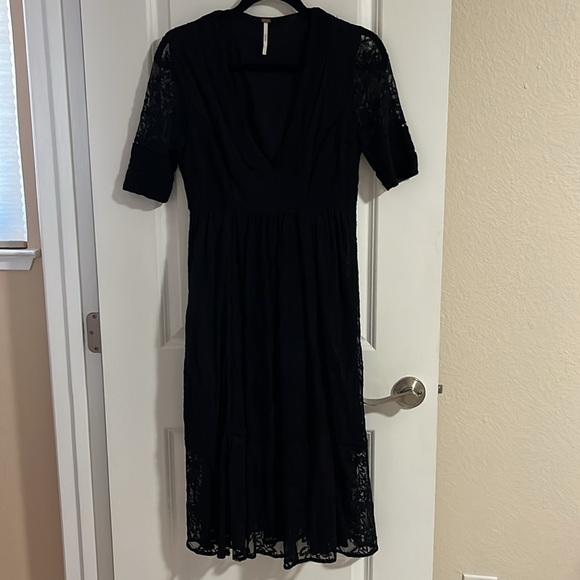 FREE PEOPLE Mountain Laurel Embroidered
Lace Dress Size 2 - Picture 5 of 9